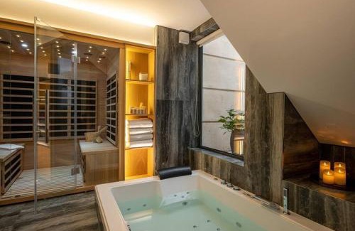 Porte-Saint-Martin Apartment | Haut Marais - My Skydome in Paris