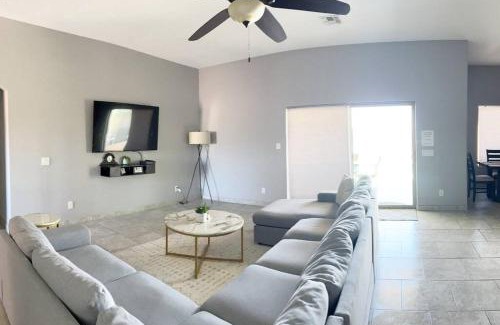 Lake Havasu City House | Havasu Retreat! Pool, Spa, Gym & View