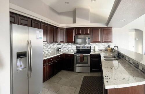 Lake Havasu City House | Havasu Retreat! Pool, Spa, Gym & View