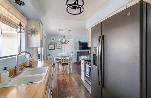 Lake Havasu City House | Havasu Winston | Spa | Garage Access | Central