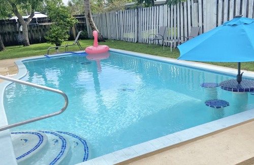 Sunrise House | Have a great relaxing time with the whole family in this pool getaway!