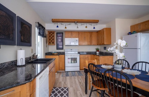 Chic's Beach Condo | Have a truly unforgettable experience while on vacation