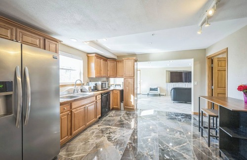 Castle Rock Condo | Haven 5BR 4BA Sleep10 Accessible Camper Parking Shop Golf