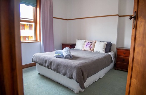 Omeo Apartment | Haven in the Alps 1, Omeo apartment at the door step of the MTB park and skiing.