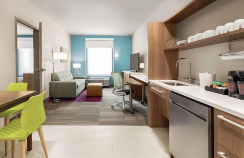 Southwest Colorado Springs Hotel | Haven in The Heart of Colorado! Pet-friendly, Indoor Swimming Pool!