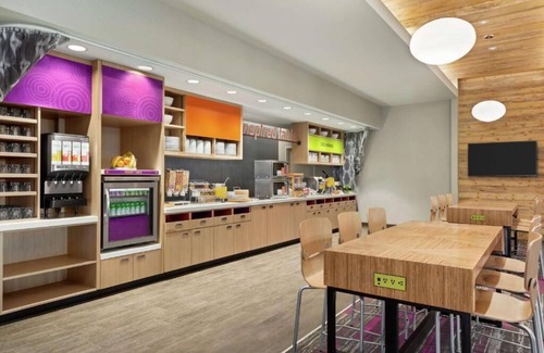 Southwest Colorado Springs Hotel | Haven in The Heart of Colorado! Pet-friendly, Indoor Swimming Pool!