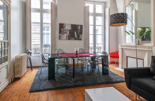 Bordeaux City Centre Apartment | haven of refinement in the Golden Triangle