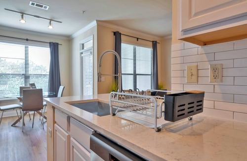 Houston Apartment | Haven With Patio + Gym & Pool and Garaged Parking