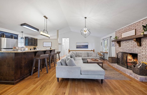 Martin House | Havenly Lake House w/Hot Tub & Private Dock!