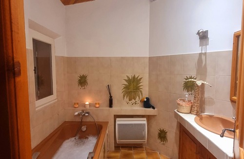 Saint-Antonin-sur-Bayon House | Havre de paix 5* - House with swimming pool and Jacuzzi Sainte Victoire view