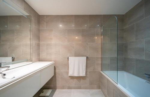 Faubourg de l'Arche Apartment | Havre de paix - Appt avec terrasse