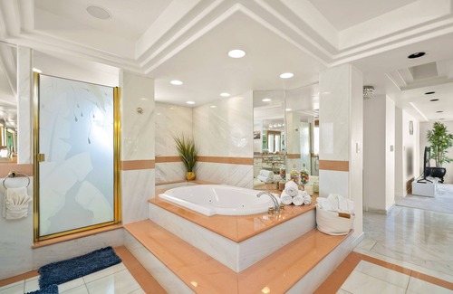 Hawaii Loa Ridge House | Hawaii Ridge Getaway: Luxury Home w/ Pool, Spa, Sport Court & Diamond Head Views