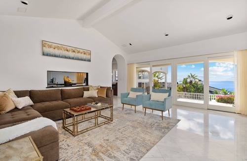 Hawaii Loa Ridge House | Hawaii Ridge Getaway: Luxury Home w/ Pool, Spa, Sport Court & Diamond Head Views