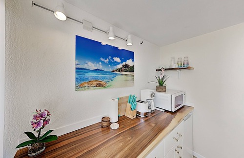 McCully - Moiliili Condo | Hawaiian Monarch 1604 Condo by RedAwning