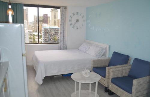 McCully - Moiliili Apartment | Hawaiian Monarch 1611 condo