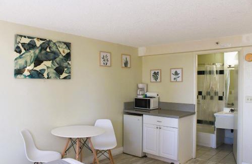 McCully - Moiliili Apartment | Hawaiian Monarch 1915 condo