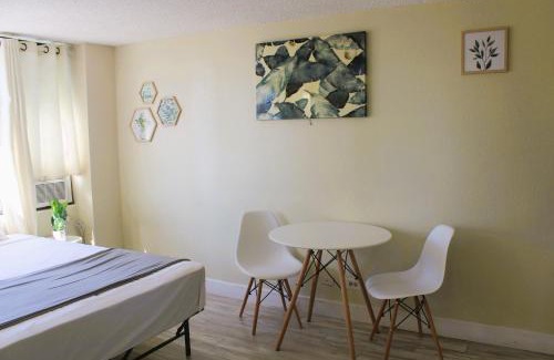 McCully - Moiliili Apartment | Hawaiian Monarch 1915 condo