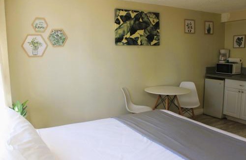 McCully - Moiliili Apartment | Hawaiian Monarch 1915 condo