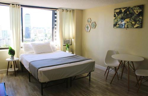McCully - Moiliili Apartment | Hawaiian Monarch 1915 condo
