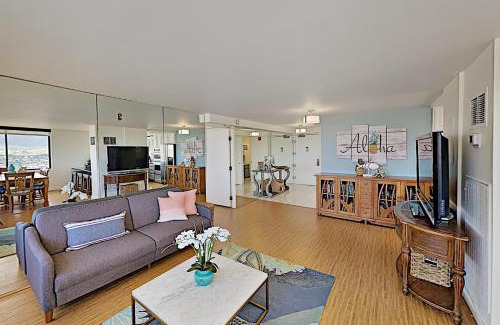 McCully - Moiliili Apartment | Hawaiian Monarch 203 condo