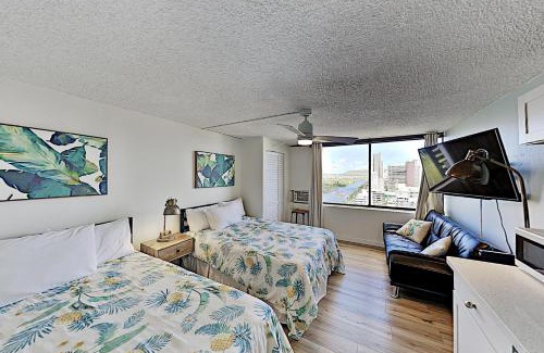 McCully - Moiliili Apartment | Hawaiian Monarch 2108 condo