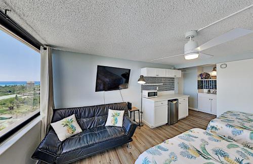 McCully - Moiliili Apartment | Hawaiian Monarch 2108 condo