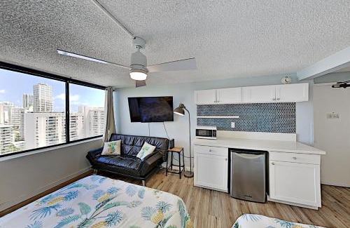 McCully - Moiliili Apartment | Hawaiian Monarch 2108 condo