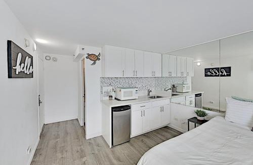 McCully - Moiliili Apartment | Hawaiian Monarch 2312 condo