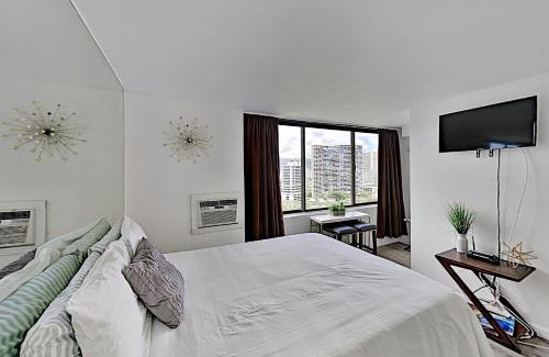 McCully - Moiliili Apartment | Hawaiian Monarch 2312 condo