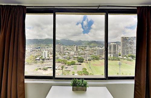 McCully - Moiliili Apartment | Hawaiian Monarch 2312 condo