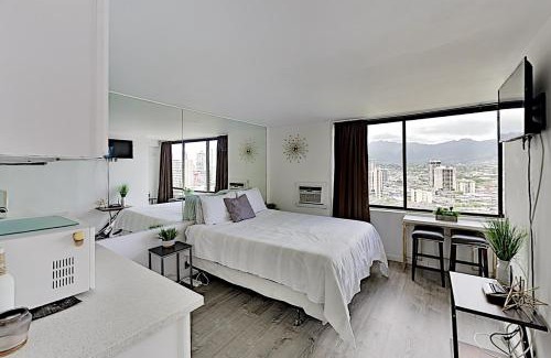 McCully - Moiliili Apartment | Hawaiian Monarch 2312 condo