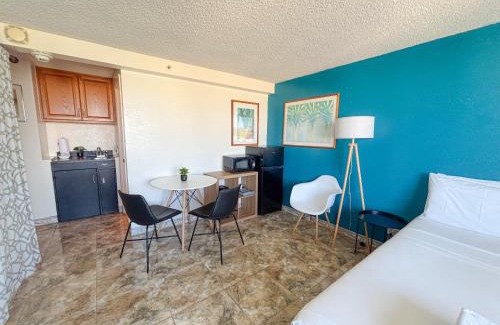 McCully - Moiliili Apartment | Hawaiian Monarch 2508 condo