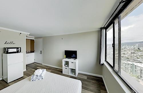 McCully - Moiliili Apartment | Hawaiian Monarch 3707B condo