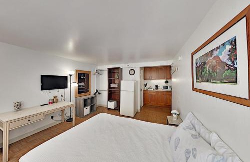 McCully - Moiliili Apartment | Hawaiian Monarch 801 condo