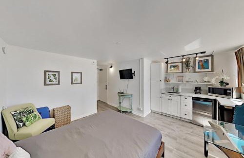 McCully - Moiliili Apartment | Hawaiian Monarch 805 condo