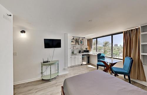 McCully - Moiliili Apartment | Hawaiian Monarch 805 condo