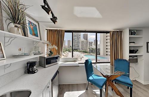 McCully - Moiliili Apartment | Hawaiian Monarch 805 condo