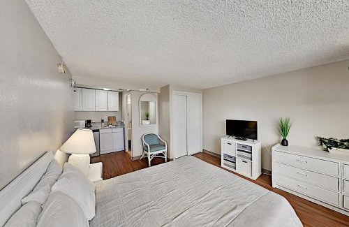 McCully - Moiliili Apartment | Hawaiian Monarch 916 condo