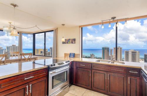 Waikiki Apartment | Hawaiian Monarch Penthouse 402