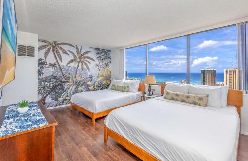 Waikiki Apartment | Hawaiian Monarch Penthouse 401 by Hawaii Ocean Club