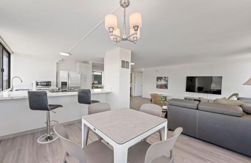 Waikiki Apartment | Hawaiian Monarch Penthouse 104 by Hawaii Ocean Club