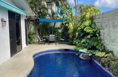 Portlock House | Hawaiikai Paradise: Your Tranquil Retreat with Private Pooln