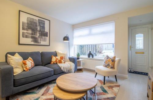 Coatbridge Apartment | Hawick Apartment- 2-Bed in Coatbridge, Mins from Motorway to Glasgow
