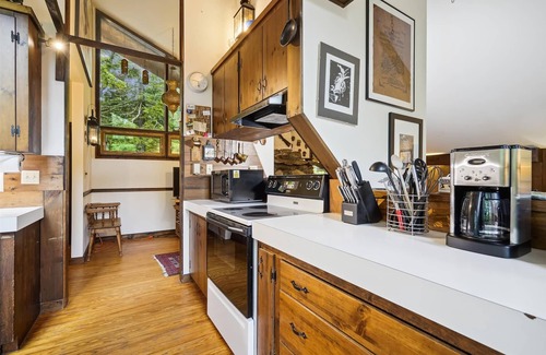Pittsfield House | Hawk Landing: A cozy 3-bedroom retreat perfect for families and pet-friendly getaways.