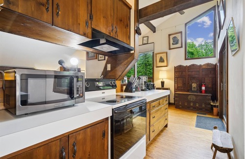 Pittsfield House | Hawk Landing: A cozy 3-bedroom retreat perfect for families and pet-friendly getaways.