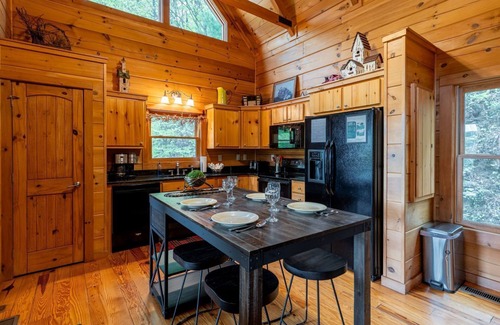 Topton Cabin | Hawk's Landing-Private Luxury Log Cabin Rental, Mountain Views, High Speed Internet, Hot Tub - 15 minutes from the NOC!