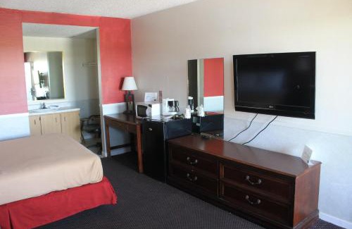 Osage Beach Hotel | Hawk's Nest Lodge