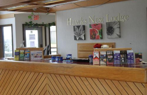 Osage Beach Hotel | Hawk's Nest Lodge