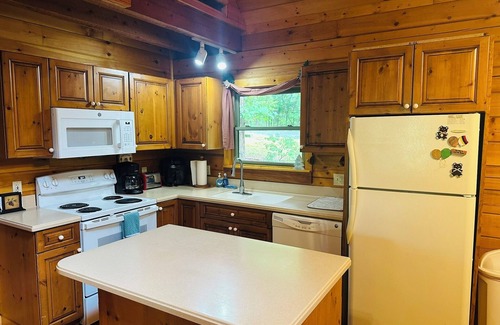 Morganton Cabin | Hawk's View-a piece of Southern Comfort