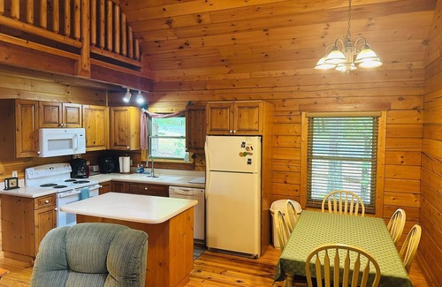 Morganton Cabin | Hawk's View-a piece of Southern Comfort